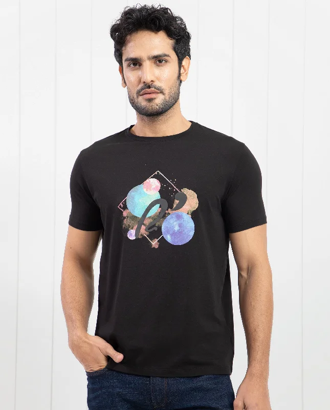 Men's Three-Quarter Sleeved TopsRare Rabbit Men's Moreno Black Crew Neck Half Sleeves Regular Fit Graphic Print T-Shirt Men's Three-Quarter Sleeved TopsRare Rabbit Men's Moreno Black Crew Neck Half Sleeves Regular Fit Graphic Print T-Shirt